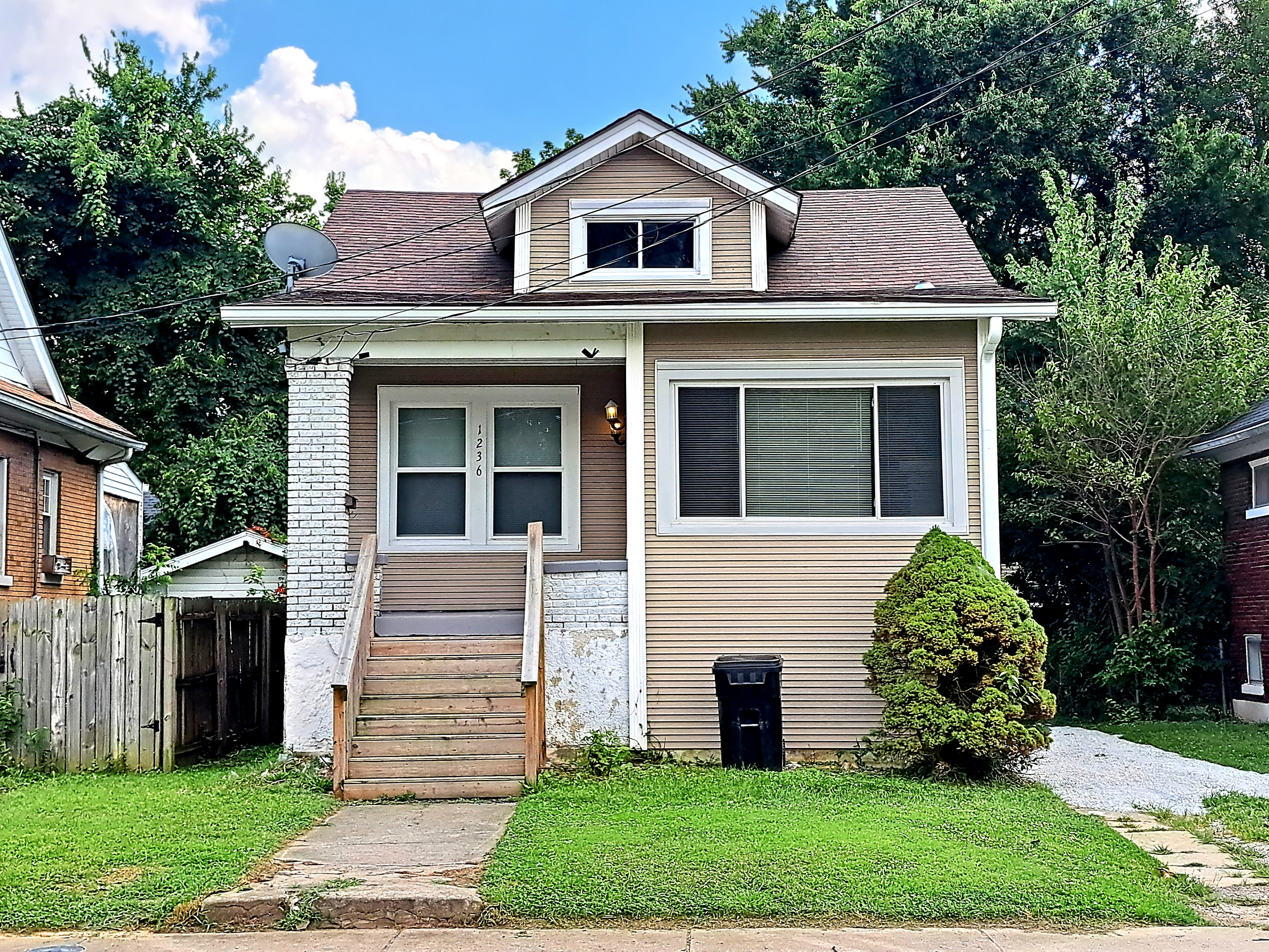 1236 Manitau Avenue